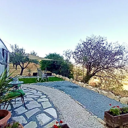 캠프장 Olive Grove Mountain Caravan